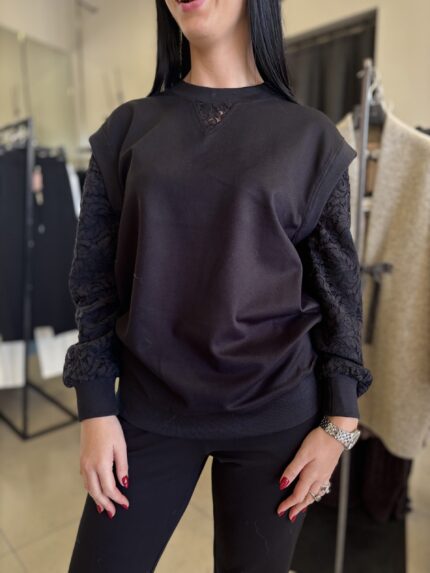 Maglia nera con maniche in pizzo floreale Twinset